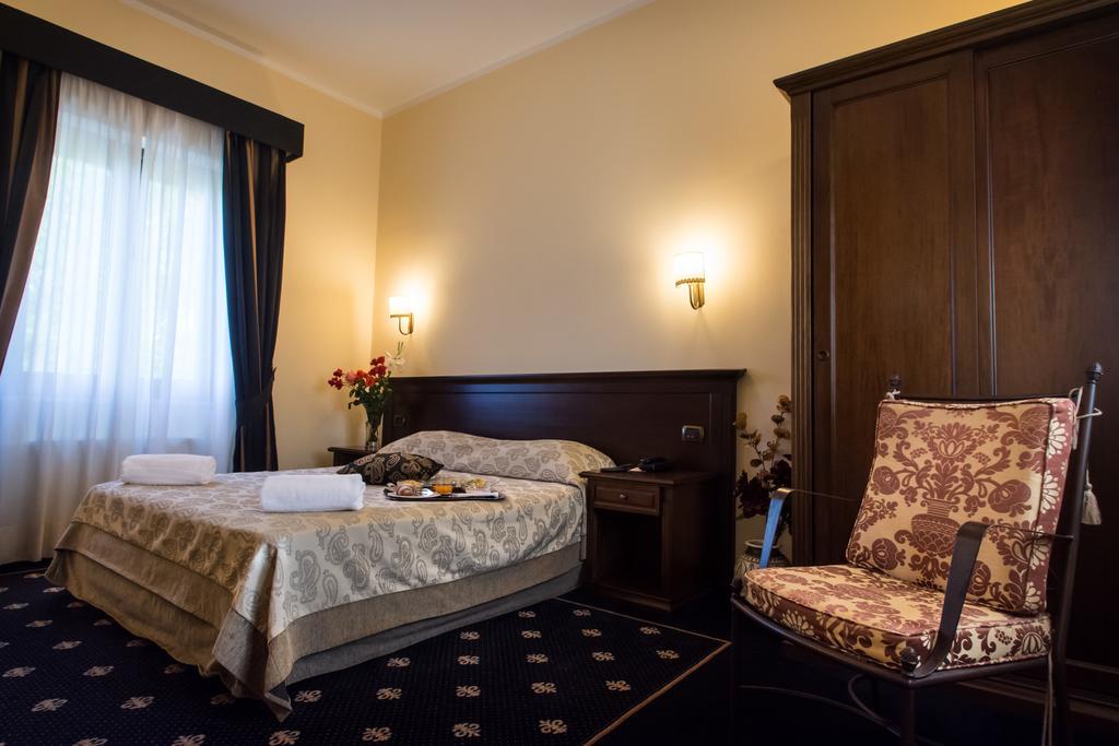 Antica Stazione Hotel เคียรามอนเตกุลฟิ ภายนอก รูปภาพ